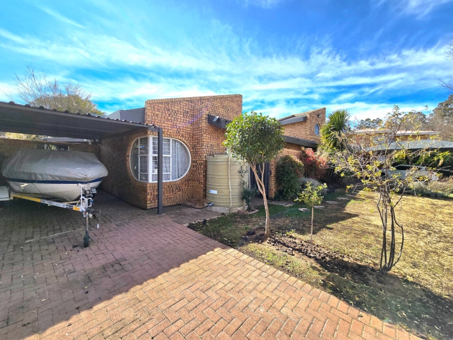 4 Bedroom Property for Sale in La Provance Free State